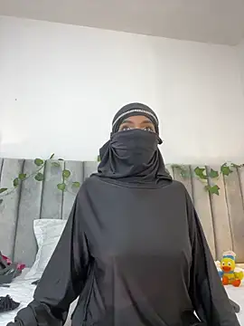 Snapshot of aminaa_ chatting on March 21, 6:44 pm aminaa online show from March 21, 6:44 pm