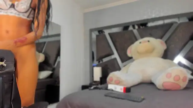 Snapshot of ElektraBomdans chatting on February 25, 3:49 am ElektraBomdans online show from February 25, 3:49 am