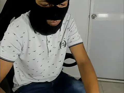 Snapshot of badboy_master chatting on April 1, 3:07 am badboy master online show from April 1, 3:07 am