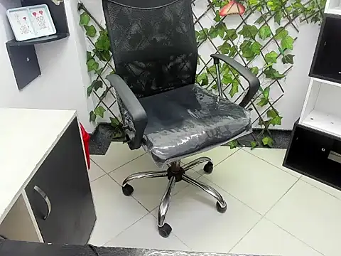 Snapshot of Scarlett_Moom chatting on February 23, 3:04 am Scarlett Moom online show from February 23, 3:04 am