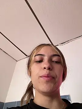 Snapshot of Sophie_vega1 chatting on May 28, 3:53 pm Sophie vega1 online show from May 28, 3:53 pm