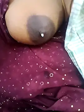 Snapshot of tamilkaviya431 chatting on February 21, 9:43 am tamilkaviya431 online show from February 21, 9:43 am