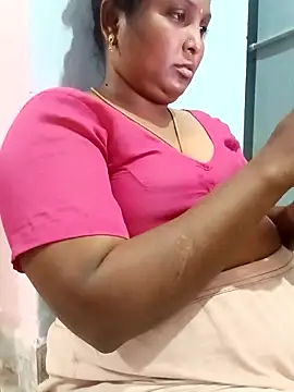 Snapshot of tamilkaviya431 chatting on February 21, 9:49 pm tamilkaviya431 online show from February 21, 9:49 pm