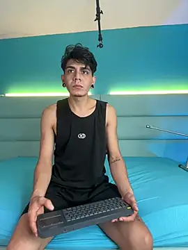 Snapshot of abrilandjulian chatting on February 23, 12:02 pm abrilandjulian online show from February 23, 12:02 pm