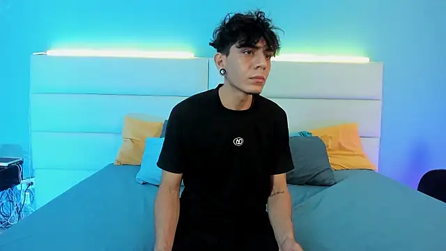 Snapshot of abrilandjulian chatting on February 28, 11:33 am abrilandjulian online show from February 28, 11:33 am