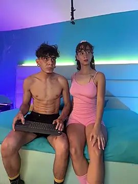 Snapshot of abrilandjulian chatting on March 3, 11:38 am abrilandjulian online show from March 3, 11:38 am