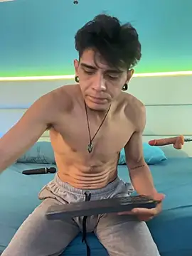 abrilandjulian online show from March 10, 11:48 am