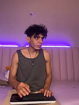 abrilandjulian online show from March 26, 11:49 am