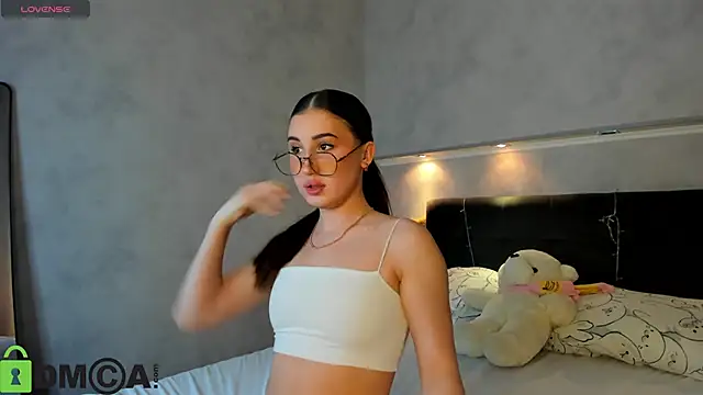 Emily Lews online show from March 6, 1:02 am