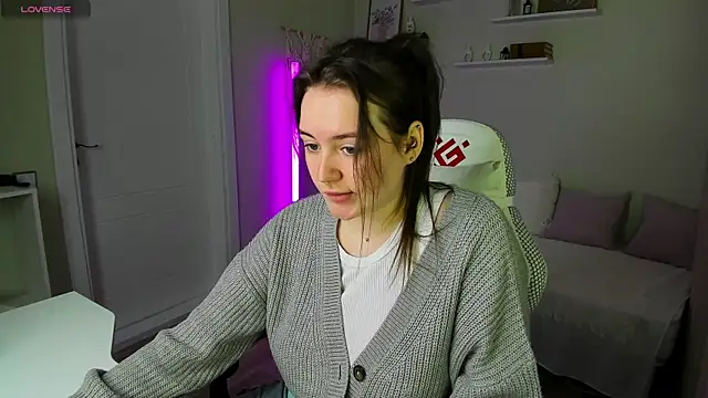 Snapshot of Laura_CollinsS chatting on May 28, 1:25 am Laura CollinsS online show from May 28, 1:25 am