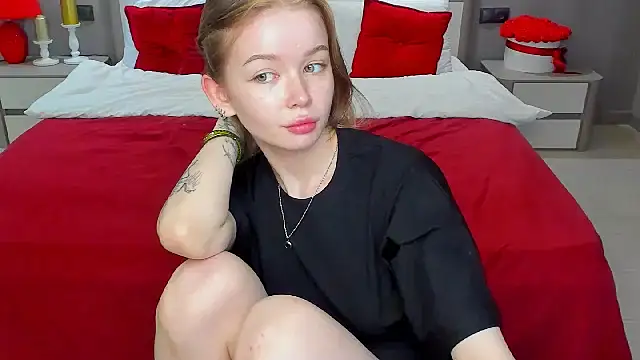 Snapshot of Violetta__Dreams chatting on May 7, 4:23 pm Violetta Dreams online show from May 7, 4:23 pm