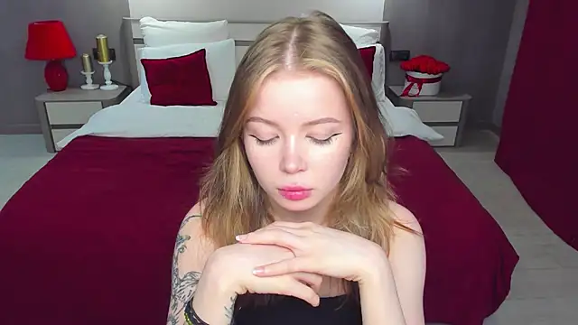 Snapshot of Violetta__Dreams chatting on June 11, 12:32 am Violetta Dreams online show from June 11, 12:32 am