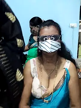 Snapshot of Kannadasexywifes chatting on April 25, 10:40 am Kannadasexywifes online show from April 25, 10:40 am