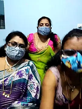 Snapshot of Kannadasexywifes chatting on April 26, 4:04 pm Kannadasexywifes online show from April 26, 4:04 pm