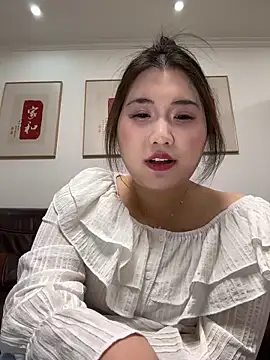 Snapshot of HHll7796 chatting on February 23, 1:52 pm HHll7796 online show from February 23, 1:52 pm