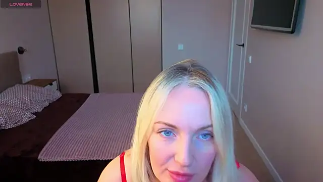 Snapshot of MonikaFoxys chatting on February 25, 4:00 am MonikaFoxys online show from February 25, 4:00 am