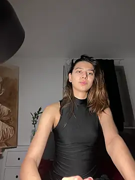 Snapshot of KiraVixenSweet chatting on March 6, 9:44 pm KiraVixenSweet online show from March 6, 9:44 pm