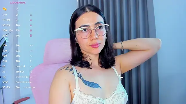 Snapshot of sara_ospina22 chatting on May 7, 6:57 pm sara ospina22 online show from May 7, 6:57 pm