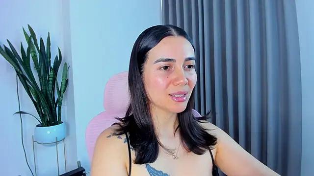 Snapshot of sara_ospina22 chatting on July 12, 9:06 pm sara ospina22 online show from July 12, 9:06 pm