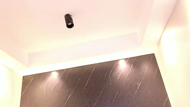 Kinsleybrown online show from April 9, 4:12 am