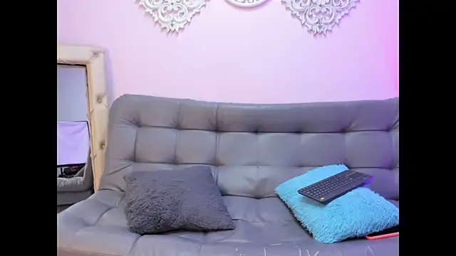 Snapshot of lily_rose1 chatting on April 23, 10:12 pm lily rose1 online show from April 23, 10:12 pm