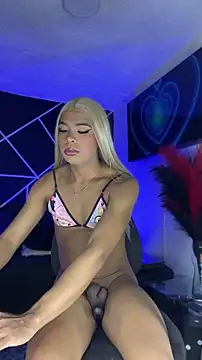 Snapshot of ThaliGirl21 chatting on July 13, 1:52 am ThaliGirl21 online show from July 13, 1:52 am