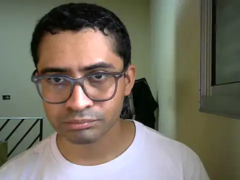 Snapshot of honeybatista chatting on February 27, 1:55 pm honeybatista online show from February 27, 1:55 pm