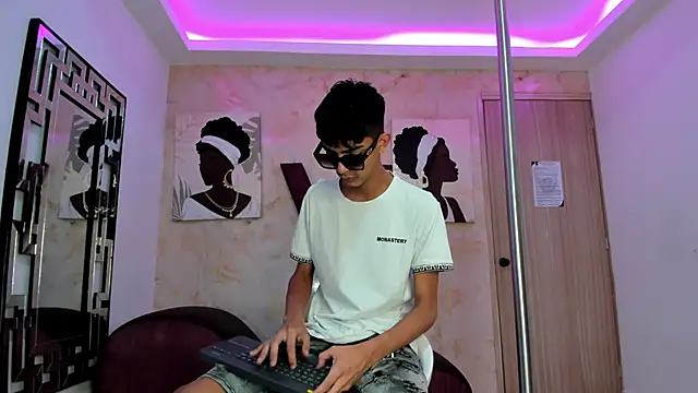 KITTY BOSH online show from February 24, 1:20 pm