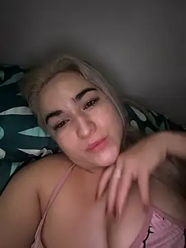 Snapshot of violet-grey chatting on February 14, 1:19 pm violet-grey online show from February 14, 1:19 pm