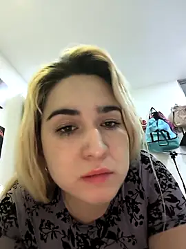 Snapshot of violet-grey chatting on April 16, 1:39 am violet-grey online show from April 16, 1:39 am