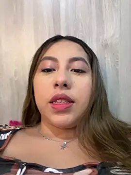 Snapshot of Emiily_joee_ chatting on May 21, 4:19 am Emiily joee online show from May 21, 4:19 am
