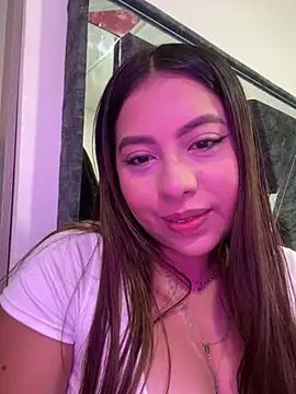 Snapshot of Emiily_joee_ chatting on July 18, 3:33 am Emiily joee online show from July 18, 3:33 am