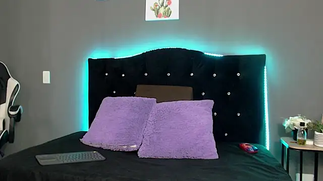 Snapshot of Ivy_Heat chatting on May 22, 2:08 am Ivy Heat online show from May 22, 2:08 am