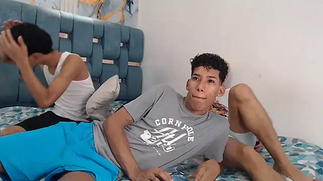 GREEN BOYS online show from April 7, 10:20 pm