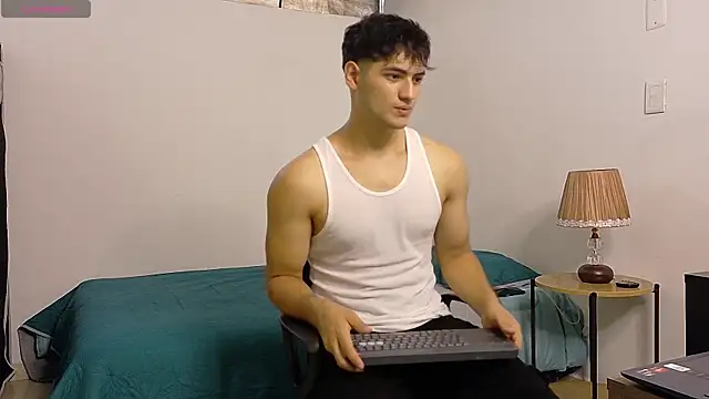 Snapshot of Kael_Switch chatting on February 21, 10:11 pm Kael Switch online show from February 21, 10:11 pm