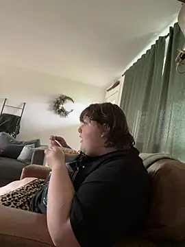 Snapshot of plushietoy chatting on February 23, 8:06 pm plushietoy online show from February 23, 8:06 pm