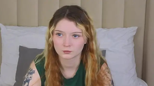 Snapshot of AlyssFrost chatting on June 12, 2:54 am AlyssFrost online show from June 12, 2:54 am