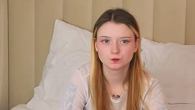 Snapshot of AlyssFrost chatting on June 25, 5:23 am AlyssFrost online show from June 25, 5:23 am