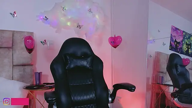 MiiaBlumm  online show from March 19, 5:39 pm