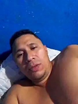 Snapshot of deiner13 chatting on March 2, 3:20 am deiner13 online show from March 2, 3:20 am