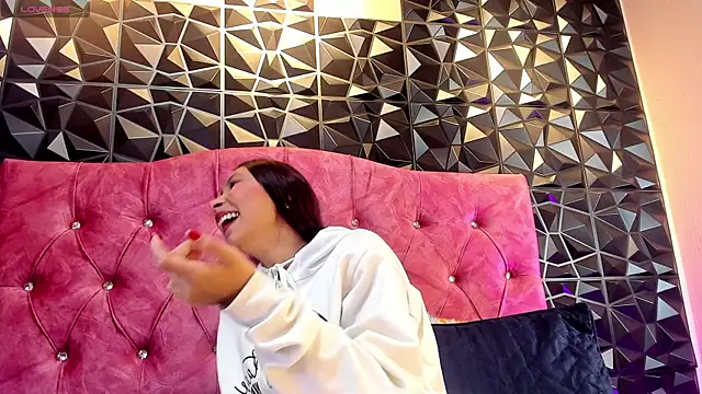 angeldreams15  online show from April 20, 9:38 pm