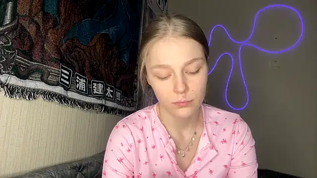 CassandraMur online show from March 5, 7:32 pm