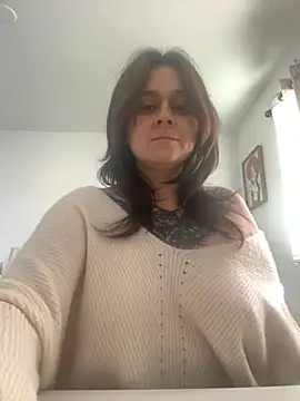 ValeValdez18 online show from February 15, 12:07 am