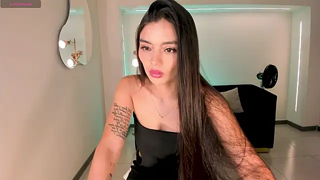 Snapshot of JulietteMoreau chatting on March 1, 5:04 pm JulietteMoreau online show from March 1, 5:04 pm