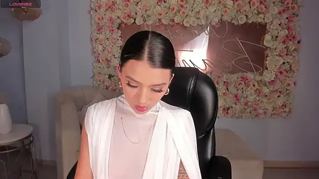 Snapshot of JulietteMoreau chatting on April 23, 7:38 pm JulietteMoreau online show from April 23, 7:38 pm