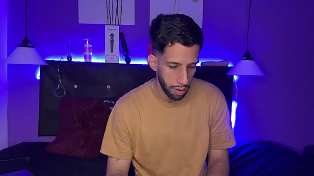Snapshot of Karim_mansur chatting on April 21, 3:07 pm Karim mansur online show from April 21, 3:07 pm