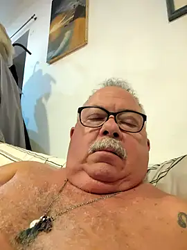 Snapshot of bylytom27 chatting on February 24, 1:03 am bylytom27 online show from February 24, 1:03 am