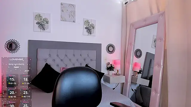 Snapshot of julietha_Vega chatting on April 20, 6:31 pm julietha Vega online show from April 20, 6:31 pm