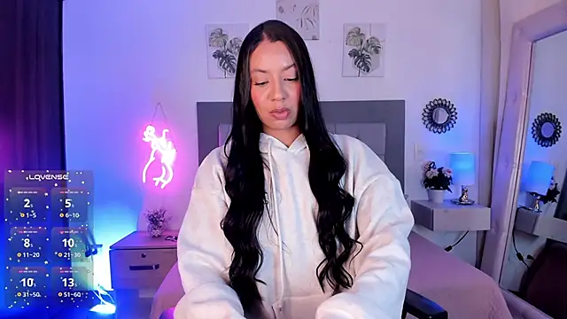 Snapshot of julietha_Vega chatting on April 21, 5:50 pm julietha Vega online show from April 21, 5:50 pm