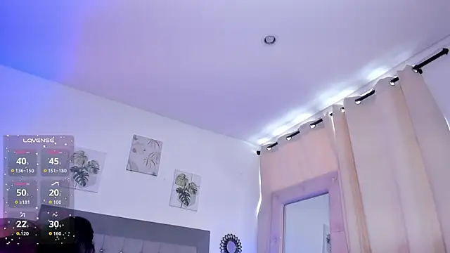 Snapshot of julietha_Vega chatting on April 28, 6:13 pm julietha Vega online show from April 28, 6:13 pm